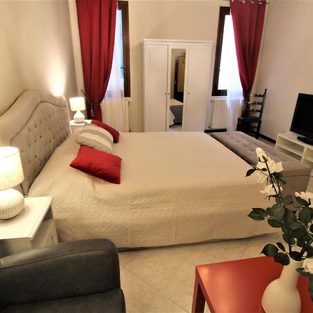 Central And Spacious Apartment Venice Luaran gambar
