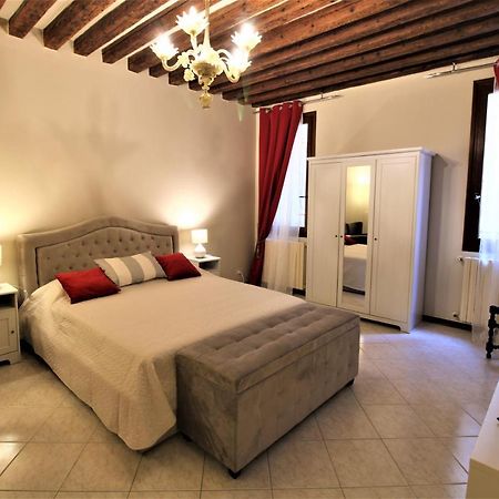 Central And Spacious Apartment Venice Luaran gambar