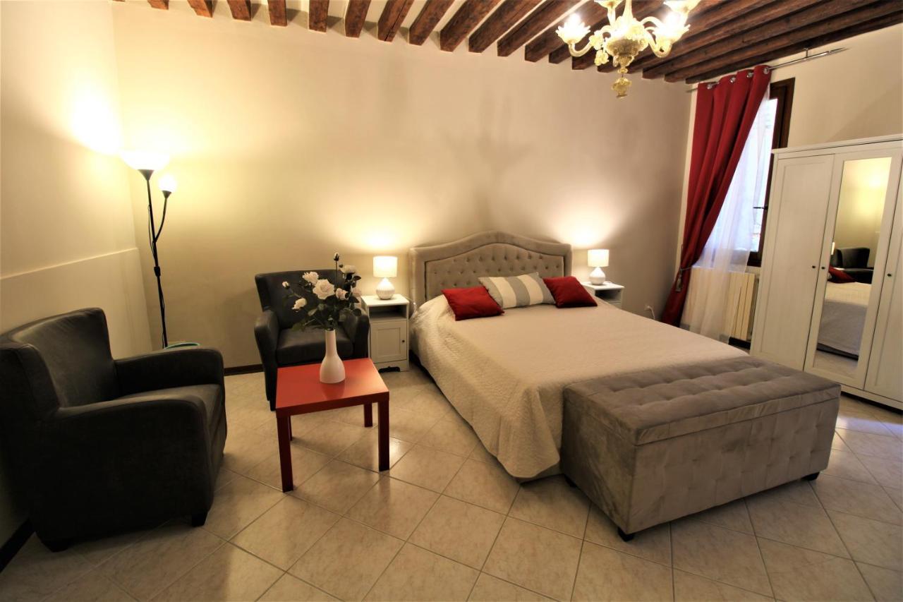 Central And Spacious Apartment Venice Luaran gambar
